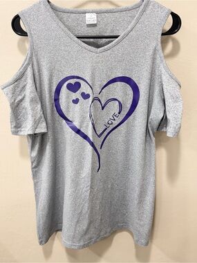 Women's Cold Shoulder V-Neck T-Shirt with Heart Graphic Love Sz L